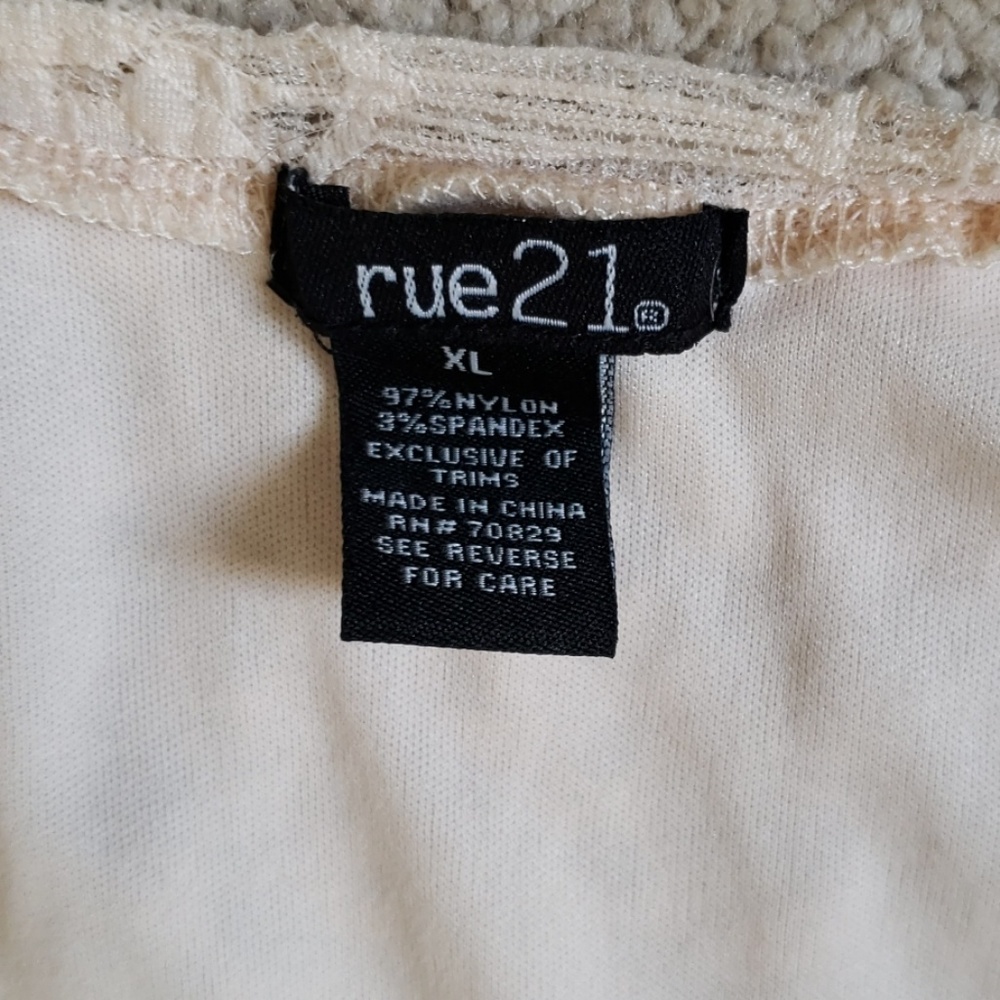 Women's dress - Picture 2 of 2